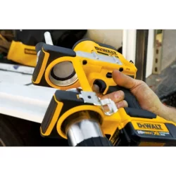 Pompe à graisse Dewalt DCGG571M1-QW XR avec 1 batterie 4Ah chargeur et coffret