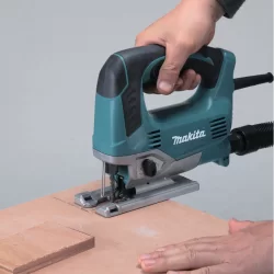 Scie sauteuse pendulaire Makita JV0600J poignée étrier 650W coffret MAK-PAC