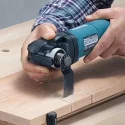 Découpeur ponceur TM3010CX6 Makita multifonctions 320W avec coffrets et accessoires