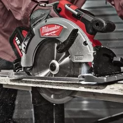 Scie circulaire Milwaukee M18 FCSG66-0 (sans batterie ni chargeur)