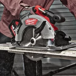 Scie circulaire Milwaukee M18 FCSG66-0 (sans batterie ni chargeur)