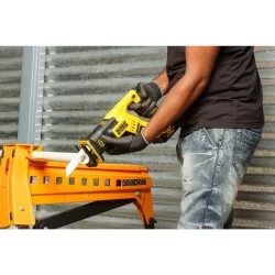 Ensemble de 8 machines Dewalt DCK853P4-QW XR 18V avec 4 batteries 5 Ah et chargeur