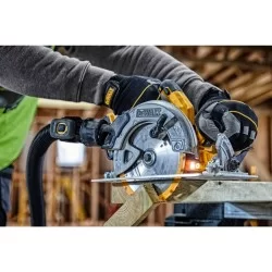 Ensemble de 8 machines Dewalt DCK853P4-QW XR 18V avec 4 batteries 5 Ah et chargeur