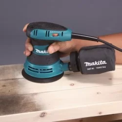 Ponceuse excentrique 300W Makita BO5031J diamètre 125 mm en coffret Makpac